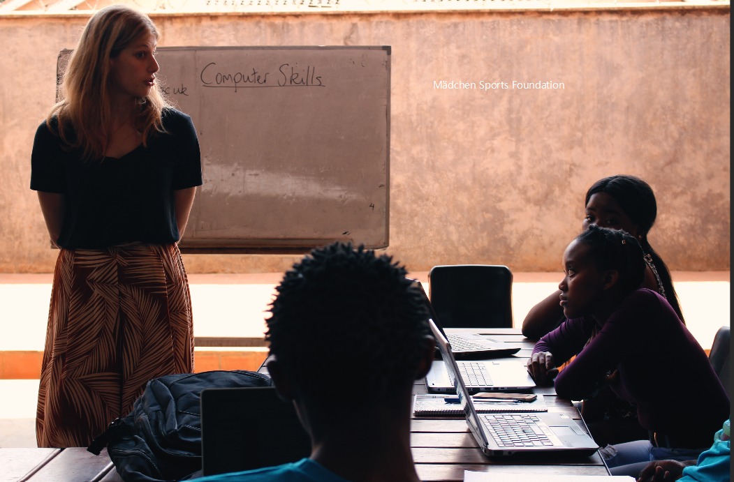 Computer skills session with students and a mentor